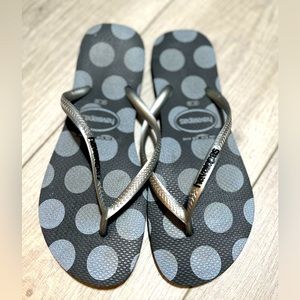 Havaianas Size 9 black and silver polka dot. Slightly worn but great condition